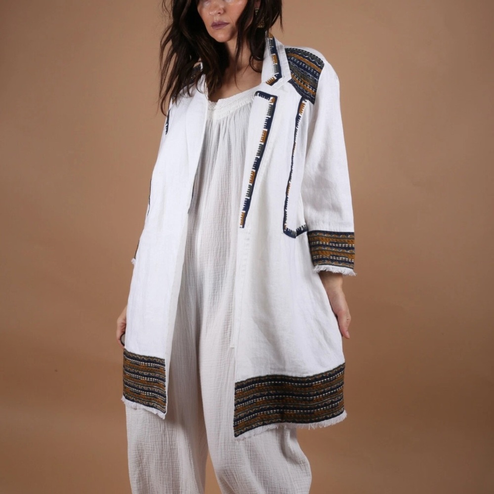NWT Chico's LIMITED EDITION White Jacket with Blue & Brown Embroidery 3/4 sleeve